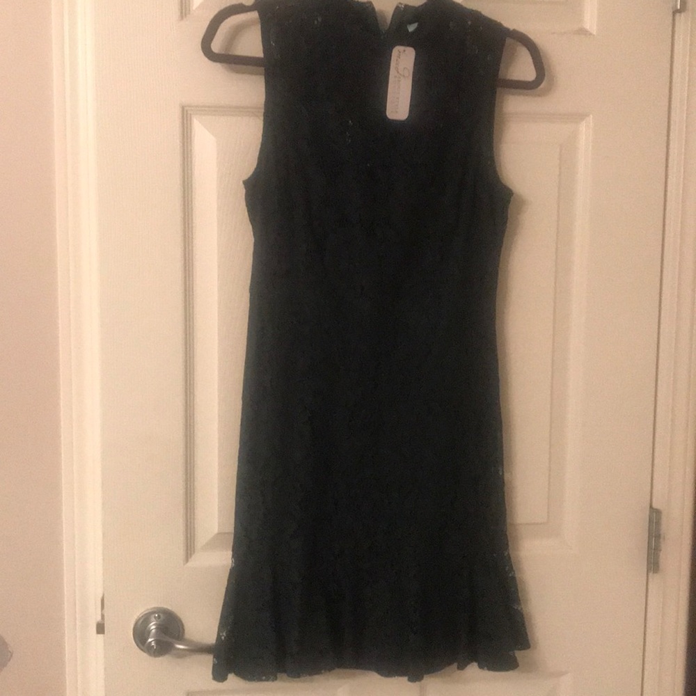 Gorgeous forest green lace dress